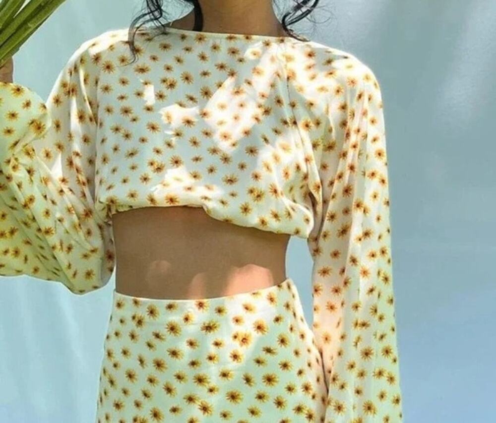 WeWoreWhat Ditsy Daisy Flower Billow Long Sleeve Crop Open Back Top L Yellow
